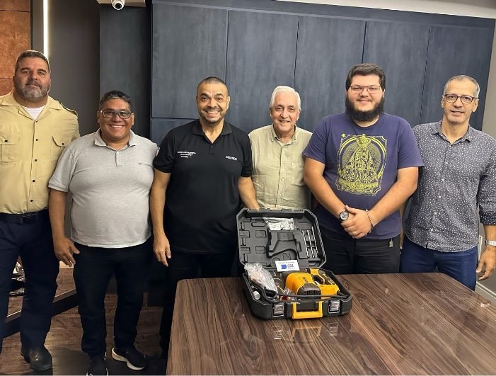 Doação de furadeira de alto impacto para agilizar melhorias no trânsito de Cachoeiro